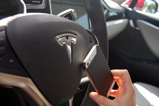 ˹Model S̼iPhone{